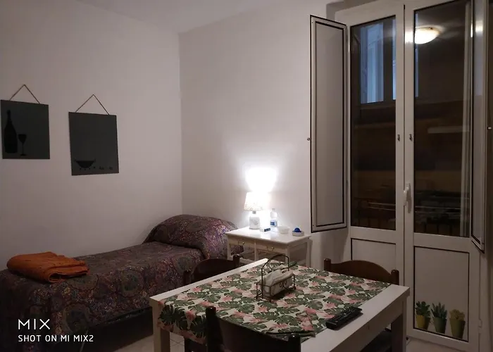 Camere Simili A Ostello Solo Per Uomini - Hostel-Like Rooms Only For Man