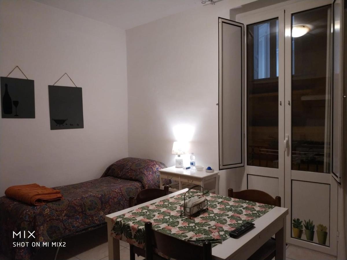 Simili A Solo Per Uomini - Hostel-like Only For Man Hostel *